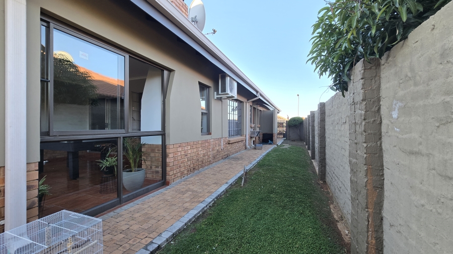 4 Bedroom Property for Sale in Waterkloof East North West